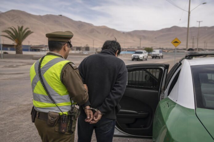 Carabineros detuvo en Huara a conductor con orden de detención vigente