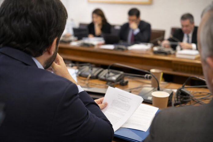 Oposición evalúa acusación constitucional contra ministro de Justicia por rebaja de penas