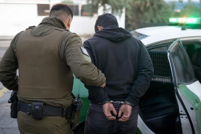 Detienen a hombre imputado por femicidio de su pareja en Paihuano