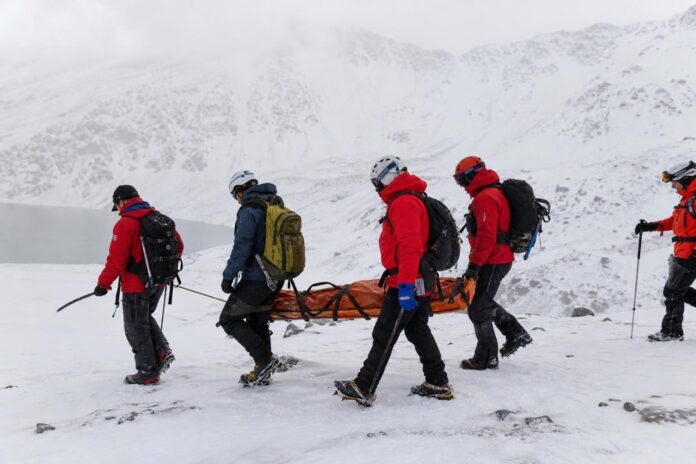 Rescatan cuerpo de tercer montañista fallecido tras avalancha en Laguna del Inca