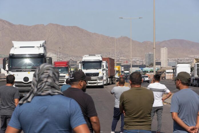Camioneros se movilizan en Iquique y exigen medidas ante alza del diésel
