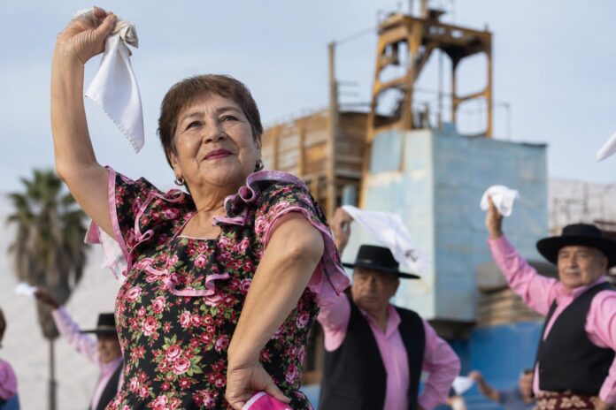 Iquiqueña Iris Acuña es reconocida entre los 100 Líderes Mayores 2026