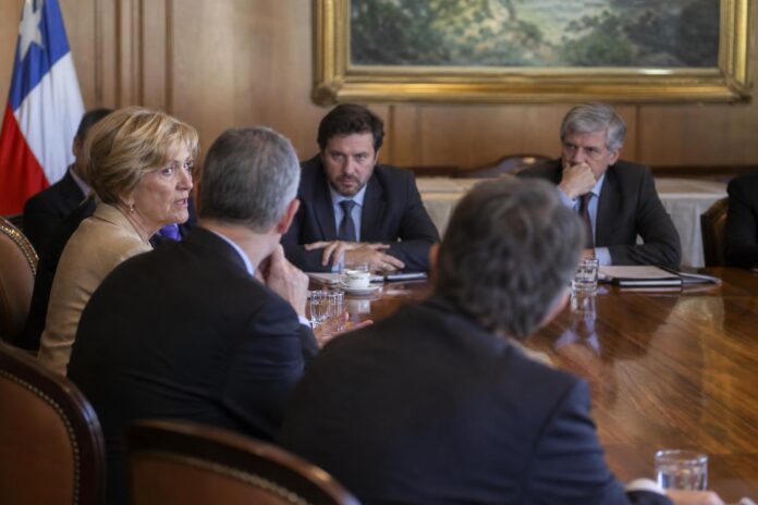 Matthei cuestiona conducción del Gobierno de Kast y acusa falta de equipo y confianza política
