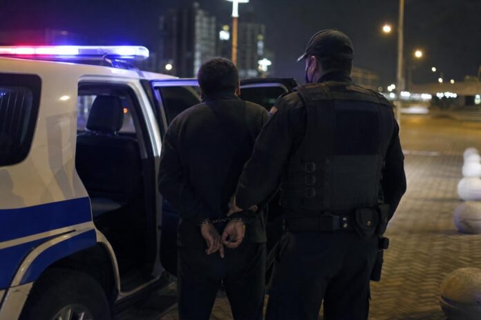 Detienen en Iquique a hombre que portaba un arma blanca en la vía pública