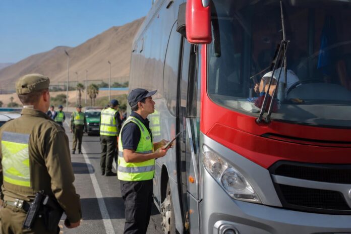 Fiscalizan buses y colectivos para prevenir transporte informal durante Fiesta de Las Peñas