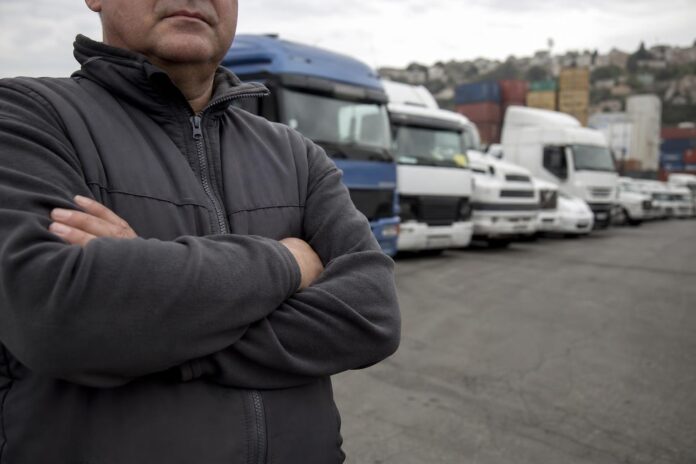 Camioneros de Valparaíso advierten posible paralización por alza de combustibles