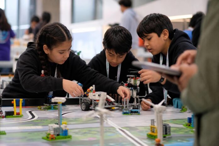 Estudiantes de La Huayca ganan final nacional de robótica y representarán a Chile en Puerto Rico