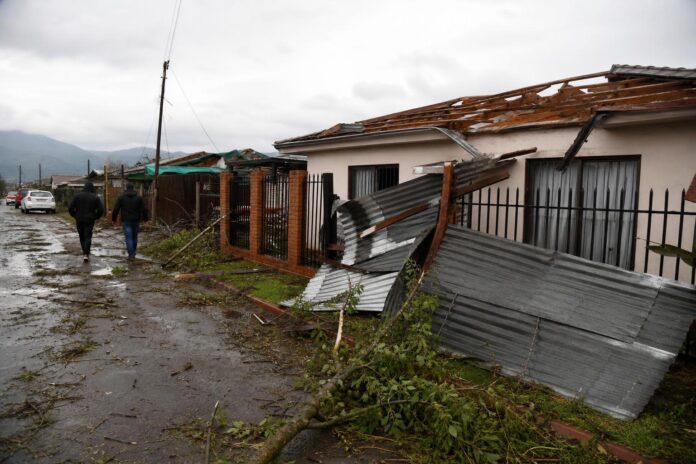 Tornado preliminar EF-2 provoca daños en viviendas y un colegio de Requínoa