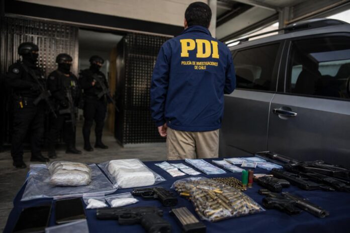 Desarticulan organización criminal que operaba desde la cárcel y reclutaba menores en Santiago