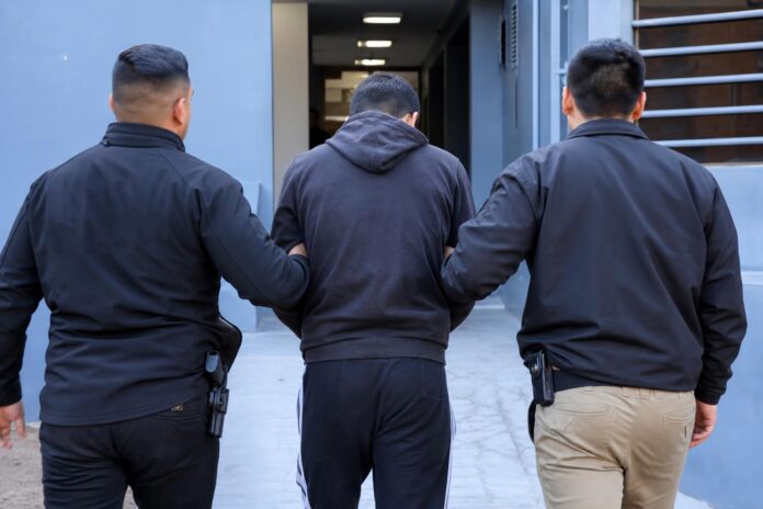 Decretan prisión preventiva para dos imputados por asalto con arma de fuego en Iquique