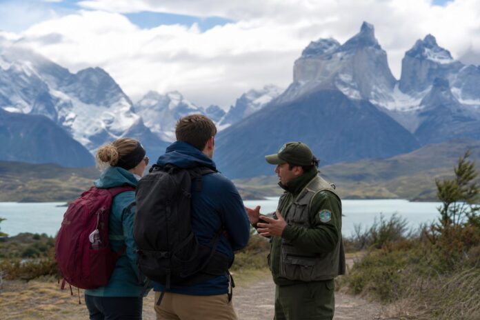 Expulsan a dos turistas españoles de Torres del Paine por fumar en zona no autorizada