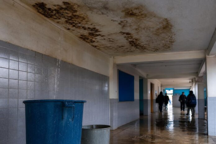 Docentes paralizan actividades por problemas sanitarios en colegio de Florida