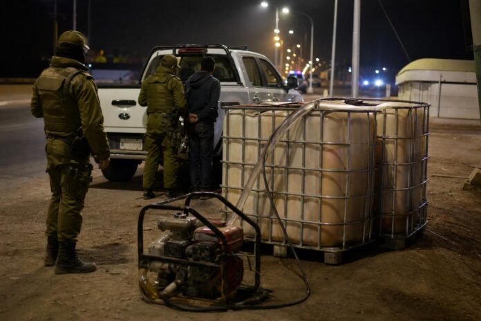 Carabineros detuvo a tres personas por receptación de más de 2 mil litros de combustible en Huara