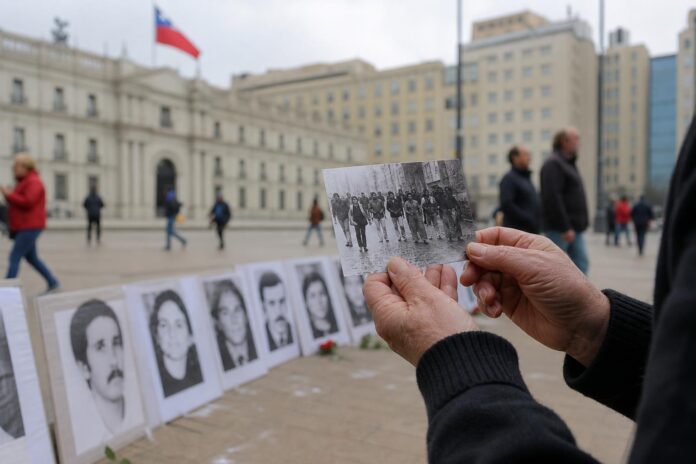 Rechazo a indultar a militares condenados por violaciones a los derechos humanos llega al 61%