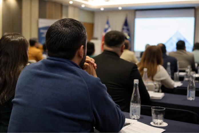 Alcalde de Alto Hospicio participa en capacitación nacional sobre seguridad municipal