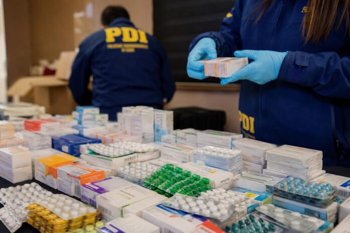 PDI decomisa más de 52 mil dosis de medicamentos vendidos ilegalmente en Cunco y Melipeuco
