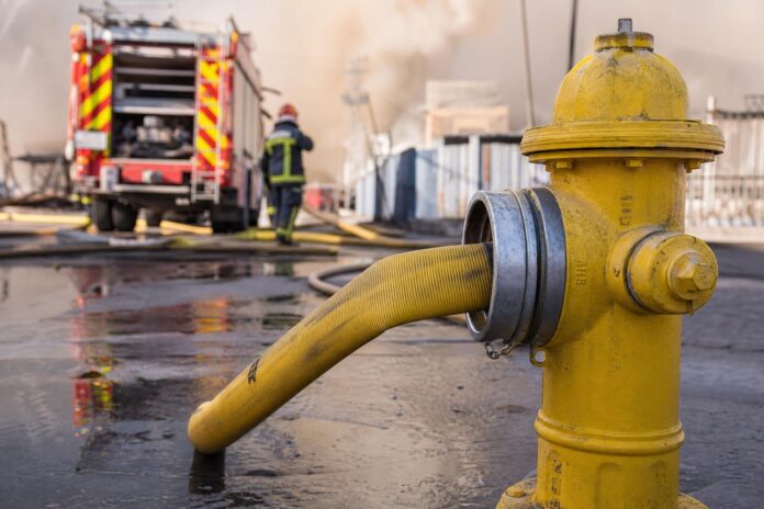 Bomberos de Iquique y ZOFRI S.A. descartan responsabilidad por cortes de agua durante incendio