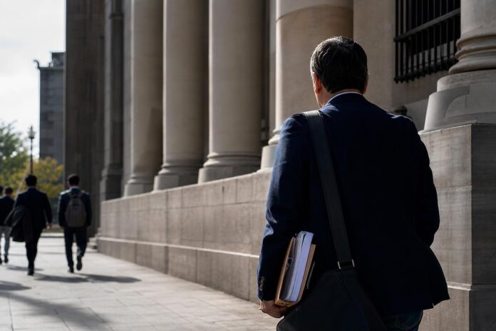 Decretan arraigo nacional para alcalde de Chillán por presunto fraude al fisco
