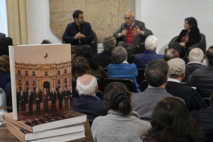 Sergio Bitar presentó en Iquique su libro sobre seis décadas de historia política chilena