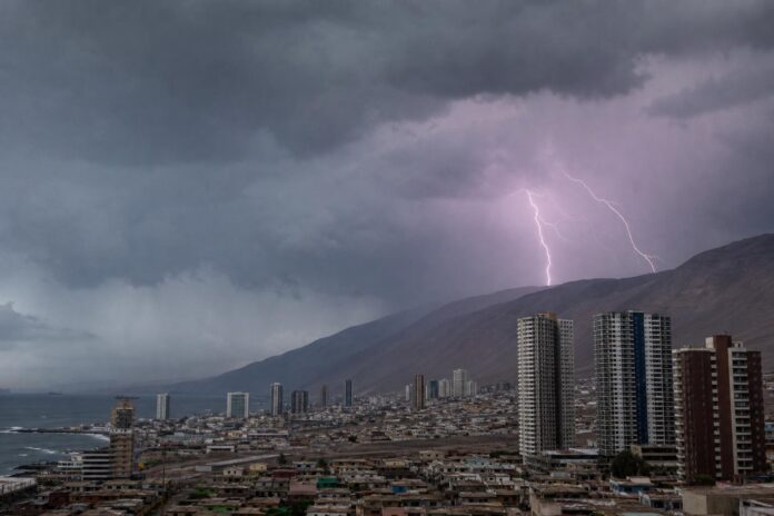 Emiten aviso por probables tormentas eléctricas en la precordillera y cordillera de Tarapacá