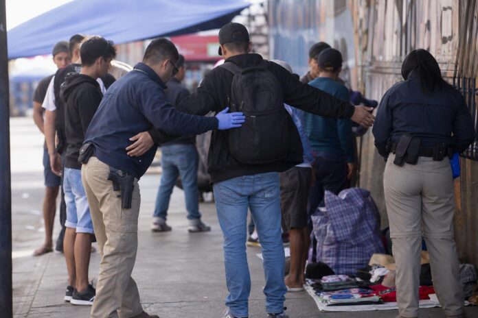Fiscalización en Iquique deja 21 migrantes denunciados y tres detenidos por órdenes de expulsión