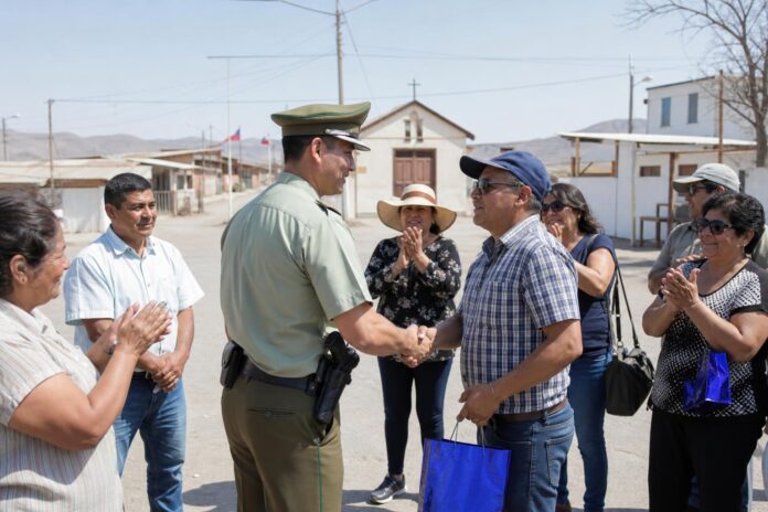 Comunidad de La Tirana homenajeó a suboficial de Carabineros tras finalizar su servicio en el retén local
