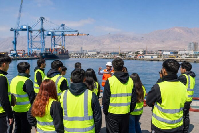 Estudiantes de Pozo Almonte conocieron la operación logística del Puerto de Iquique