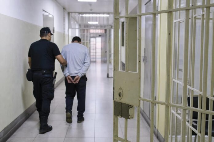 Gobierno suspende tramitación de decretos de rebaja de condena tras polémica por delitos sexuales contra menores