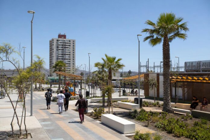 Concejo Municipal de Iquique aprueba recursos para postular la plaza Ramón Pérez Opazo al Minvu