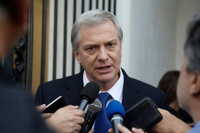 Kast advierte que dichos de Poduje contra Milei “no se van a volver a repetir”