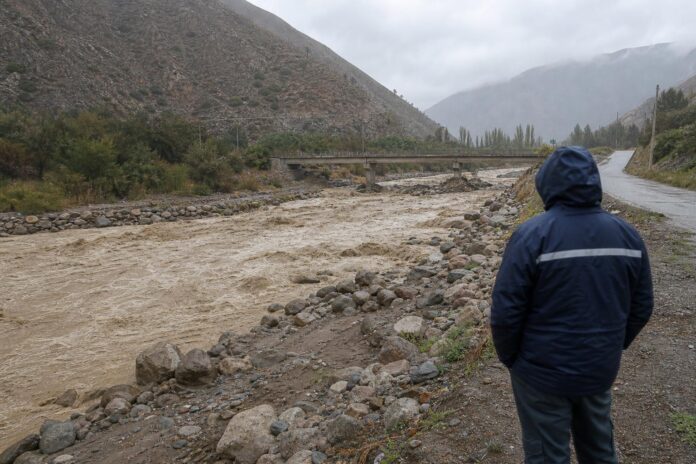 Senapred pide evitar la ribera del río Hurtado por alerta de crecida