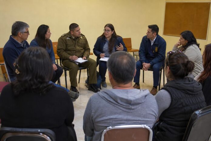 Autoridades y vecinos coordinan medidas para reforzar la seguridad en barrios de Iquique