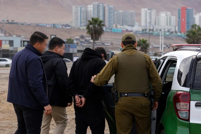 Cinco detenidos por presunta participación en robo de vehículo en Iquique