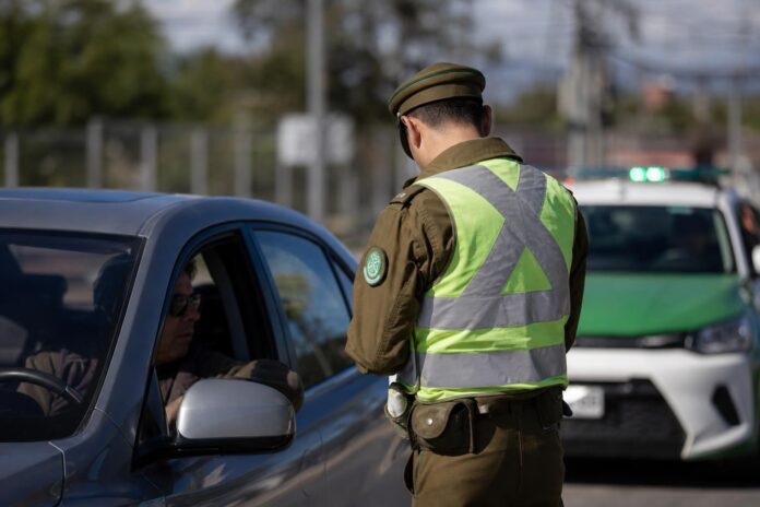 Ciudadano chino queda con arresto domiciliario total tras ofrecer $100 mil a carabineros