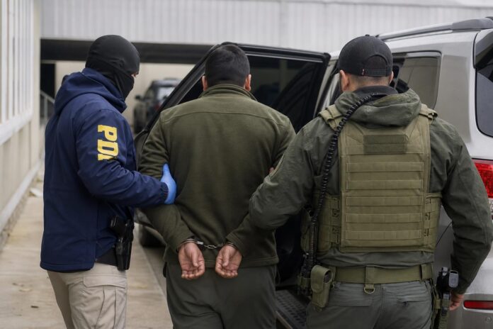 Detienen a gendarme acusado de liderar red de tráfico de drogas en el Complejo Penitenciario Biobío