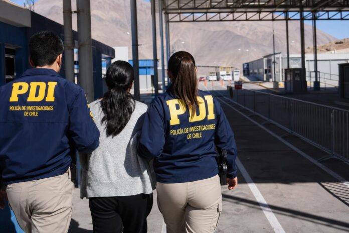 PDI concreta expulsión de ciudadana boliviana tras cumplir condena por tráfico de drogas en Iquique