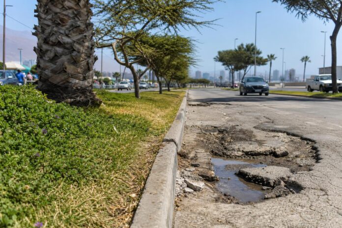 Concejal Cristian Barra propone revisar áreas verdes para evitar deterioro de calles en Iquique