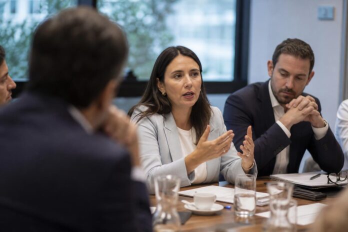 Andrea Balladares afirma que el oficialismo aún no constituye una coalición