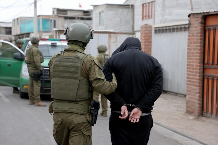 Carabineros detiene a 28 personas tras operativo contra organización dedicada al robo de vehículos
