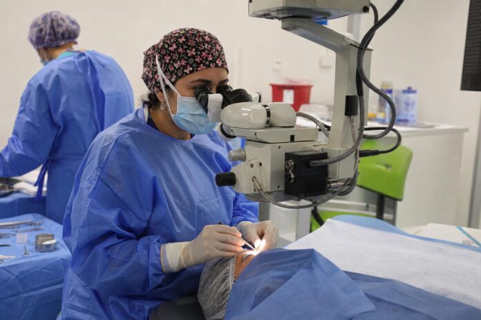 Operativo oftalmológico en Hospital de Iquique concreta más de 300 atenciones y 36 cirugías